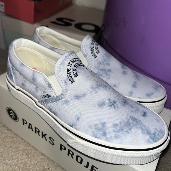 TIE DYE SLIP ON VANS - Picture 2 of 4